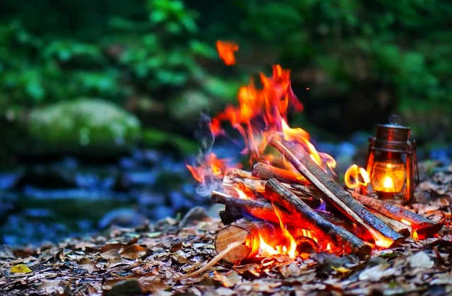 雨の日キャンプでも快適な焚き火の方法 Asoblog アソブログ