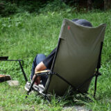 キャンプ時に使用頻度の高いアイテムといえば！ローチェアで座り心地の良い商品はこれだ！